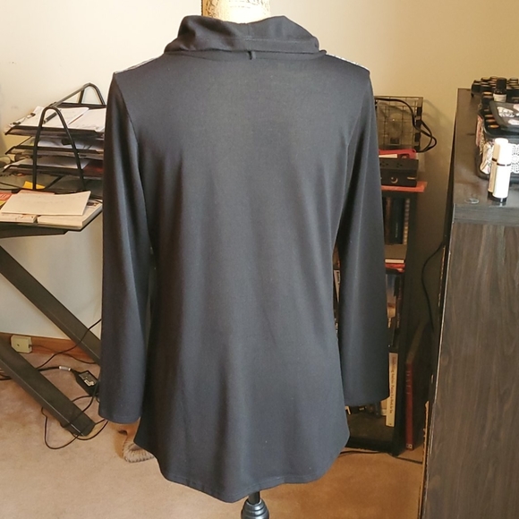 Edista abstract designed tunic size Large - Picture 3 of 7